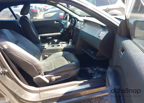 2009 Ford Mustang V6 Premium z USA, uszkodzony, nr VIN 1ZVHT84N495119245